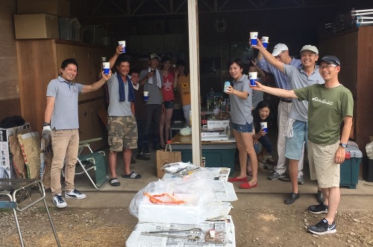 にぎやかな厩舎